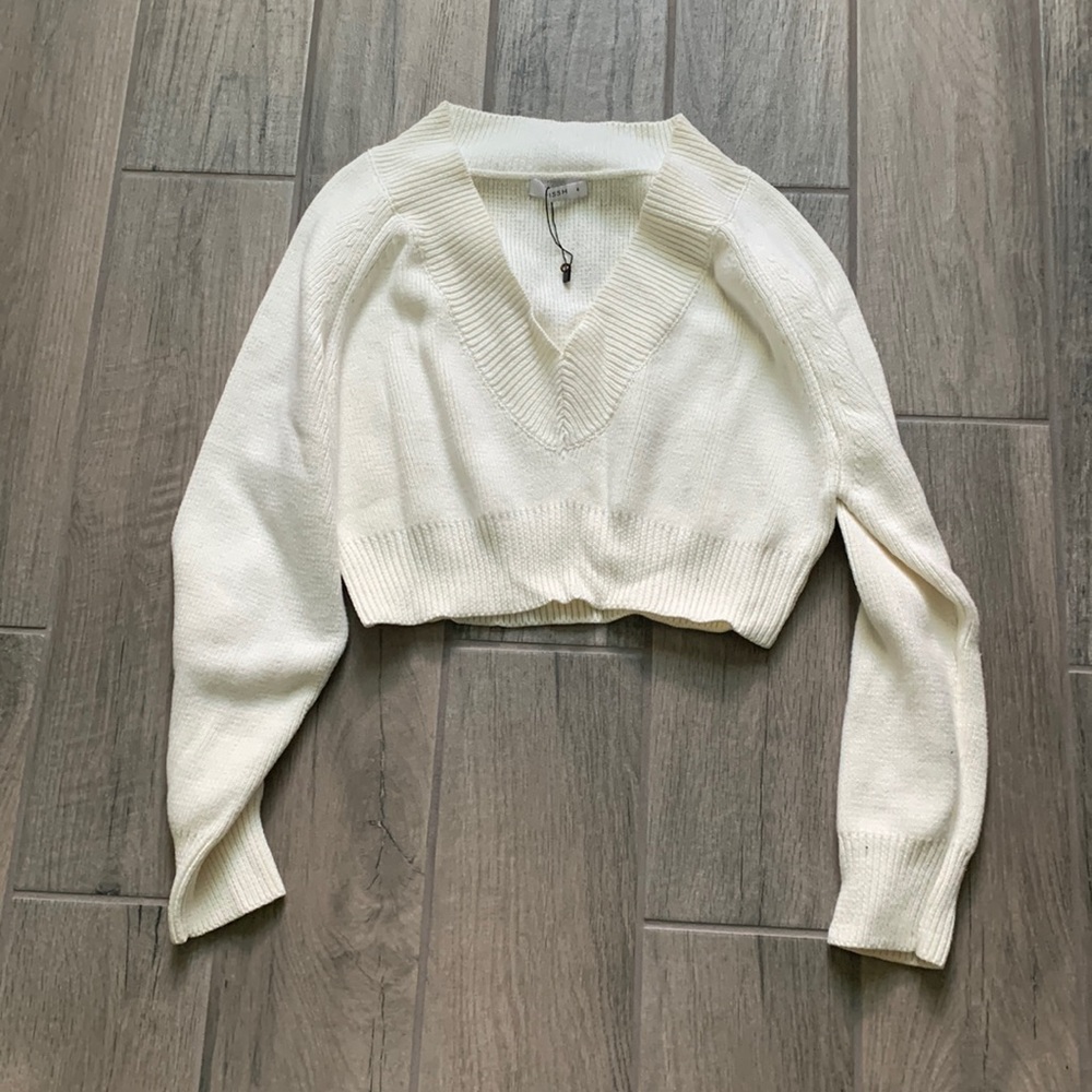 Dissh cream v neck sweater